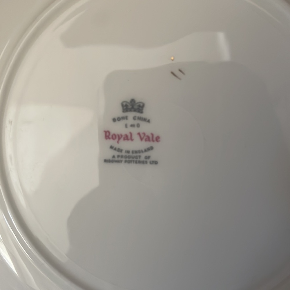Royal Vale China Tea Set - Picture 2 of 6